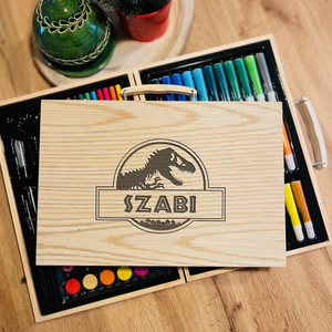 Névreszóló rajzkészlet fa dobozban - Jurassic World mintával, Kellékek & szerszámok, Szerszámok, eszközök, Rajz- és íróeszköz, Gravírozás, pirográfia, MESKA