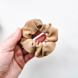 Scruncie , Ruha & Divat, Hajdísz & Hajcsat, Hajgumi, Varrás, MESKA