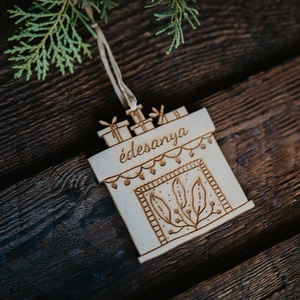 Névre szóló karácsonyfadísz Gravírozott Névvel Személyre Szabható Ajándék Karácsonyi dekoráció Ajándékkísérő - karácsony - karácsonyi lakásdekoráció - karácsonyfadíszek - Meska.hu