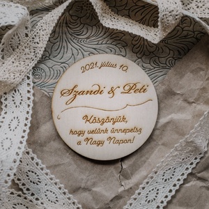 Esküvői köszönetajándék, poháralátét, Esküvő, Emlék & Ajándék, Köszönőajándék, Famegmunkálás, Gravírozás, pirográfia, Egyedi, rétegelt lemezből készült kör alakú poháralátét, mellyel köszönetet mondhatsz szeretteidnek..., MESKA