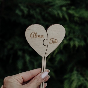 Névre szóló esküvői tortabeszúró, szív alakú tortadísz fából - Meska.hu