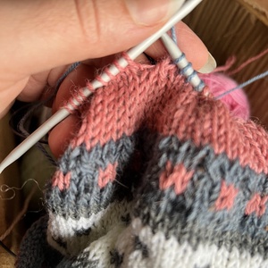 Kötött baba sapka � halacska, természetes fonalból 44-46 cm - baba - mama - babaruházat - babasapka - Meska.hu