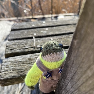 Prémium kézműves béka kordbársony ruhában - Díszcsomagolással. Egyedi designer játék - Meska.hu