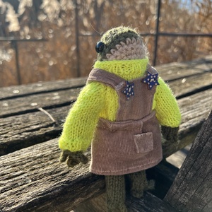 Prémium kézműves béka kordbársony ruhában - Díszcsomagolással. Egyedi designer játék - játék & sport - plüssállat & játékfigura - plüss mesefigurák - Meska.hu