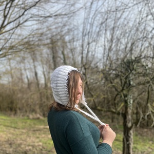 Romantikus kézzel kötött mohair bonnet csipkefodrokkal � Cottagecore  - ruha & divat - sál, sapka, kendő - sapka - Meska.hu