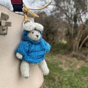 Kézzel Kötött nyuszi táskadísz � Egyedi kézműves kiegészítő, Táska & Tok, Kulcstartó & Táskadísz, Táskadísz, Horgolás, MESKA