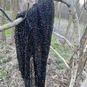 Szivárványos Csillogás: Egyedi Kézzel Kötött Kendő - ruha & divat - sál, sapka, kendő - kendő - Meska.hu