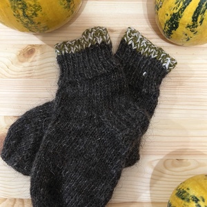 Kézzel kötött nagymama-zokni � természetes kecskegyapjúból - Meska.hu