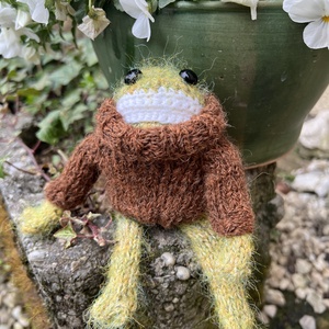 Prémium kézműves béka kordbársony ruhában - Díszcsomagolással. Egyedi designer játék - játék & sport - plüssállat & játékfigura - plüss mesefigurák - Meska.hu