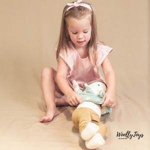 MY CLEVER DOLL - Waldorf jellegű öltöztethető csecsemő baba - valódi nemezelt szívvel és ásványokkal-MAROKA - játék & sport - baba & babaház - baba - Meska.hu