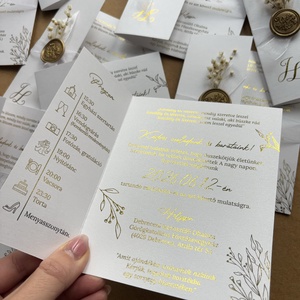 Elegáns félborítékos aranyozott meghívó, szárazvirággal és viaszpecséttel - esküvő - meghívó & kártya - meghívó - Meska.hu