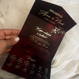 Bordó háromba hajtott esküvői meghívó aranyozott részletekkel  - esküvő - meghívó & kártya - meghívó - Meska.hu