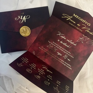 Bordó háromba hajtott esküvői meghívó aranyozott részletekkel  - esküvő - meghívó & kártya - meghívó - Meska.hu