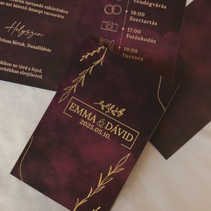 Burgundy Elegance Gold – Elegáns bordó kinyitható esküvői meghívó, Esküvő, Meghívó & Kártya, Meghívó, Fotó, grafika, rajz, illusztráció, A meghívó négyoldalas, kinyitható kivitelű, első oldalon aranyozva. Mérete 100 × 150 mm. Minden dar..., MESKA