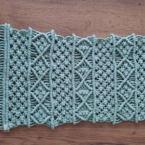 RENDELÉSRE makramé asztali futó geometrikus mintával - otthon & életmód - dekoráció - asztal és polc dekoráció - horgolt & csipketerítő - Meska.hu