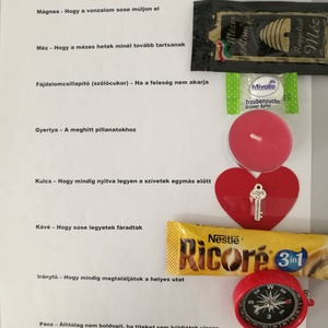 Poénos ajándékokkal töltve papírtorta esküvőre -  - Meska.hu