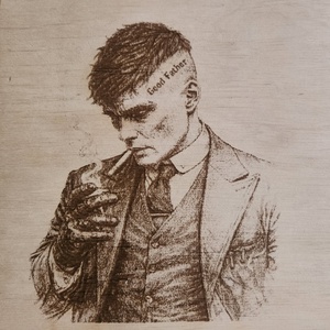 Thomas Shelby gravírozott kép - otthon & életmód - dekoráció - asztal és polc dekoráció - gravírozott táblák - Meska.hu
