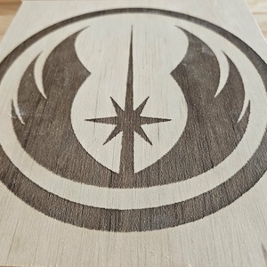 Star Wars Jedi logó gravírozott kép - otthon & életmód - dekoráció - asztal és polc dekoráció - gravírozott táblák - Meska.hu