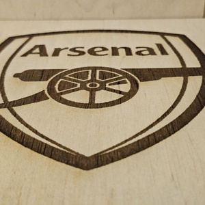 Arsenal gravírozott kép - otthon & életmód - dekoráció - asztal és polc dekoráció - gravírozott táblák - Meska.hu