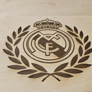 Real Madrid gravírozott kép - otthon & életmód - dekoráció - asztal és polc dekoráció - gravírozott táblák - Meska.hu