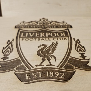 Liverpool gravírozott kép - otthon & életmód - dekoráció - asztal és polc dekoráció - gravírozott táblák - Meska.hu