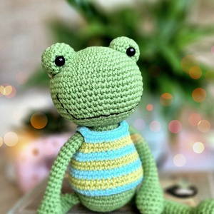 Horgolt béka, amigurumi állatfigura, nyári dekoráció, babaszoba dekoráció - játék & sport - plüssállat & játékfigura - béka - Meska.hu