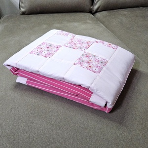 Vintage hatású rózsaszín babatakaró, játszópléd patchwork betéttel kislánynak - baba - mama - baba ágynemű - babatakaró, gyerek pléd - Meska.hu