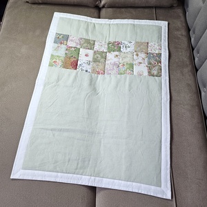 Vintage hatású egyedi babatakaró, játszópléd patchwork betéttel ajnádékba - Meska.hu