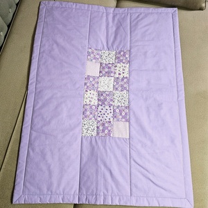 Lila, kétoldalas babatakaró, játszópléd patchwork betéttel - Meska.hu