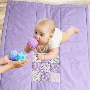 Lila, patchwork-betétes babatakaró � puha játszópléd babáknak, babaváró ajándék - Meska.hu