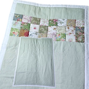 Vintage hatású, patchwork-betétes babatakaró, puha játszópléd Szet � babasapkával és babacipővel - baba - mama - baba ágynemű - babatakaró, gyerek pléd - Meska.hu