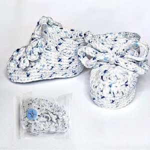 Kék és fehér állatmintás, patchwork-betétes babatakaró, játszópléd Szet � babasapkával, babacipővel + ajándék csörgővel - baba - mama - baba ágynemű - babatakaró, gyerek pléd - Meska.hu