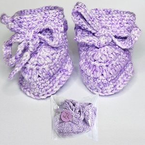 Lila patchwork-betétes babatakaró, puha játszópléd Szet � babacipővel és ajándék csörgővel - baba - mama - baba ágynemű - babatakaró, gyerek pléd - Meska.hu