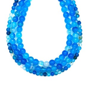 Achát golyó világoskék sávos szinezett 8-9mm  ékszerkészítő alapanyag (füzér), Kellékek & szerszámok, Ásvány alapanyag, Ásványfüzér, , MESKA