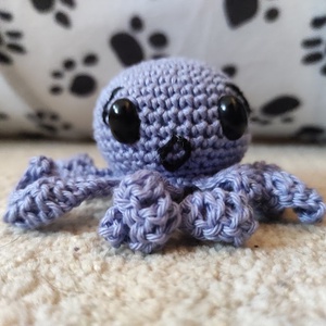 Mini amigurumi polip - játék & sport - plüssállat & játékfigura - polip - Meska.hu