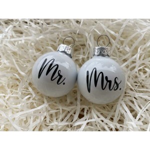 Mr &Mrs  feliratos üveg karácsonyi gömbdísz szett , Karácsony, Karácsonyi lakásdekoráció, Karácsonyfadíszek, Mindenmás, Meska