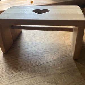 Bükkfa sámli szivecske kivágással - otthon & életmód - babaszoba, gyerekszoba - gyerek szék, sámli - Meska.hu