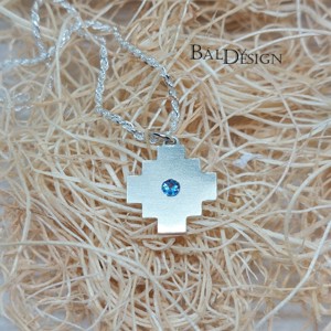 Chakana közepes medál zafírral, , , MESKA