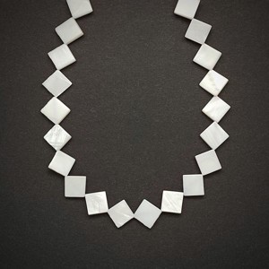Kagyló négyzet átlósan fúrt 9-10x9x10x2-3mm, Kellékek & szerszámok, Ásvány alapanyag, Ásványfüzér, , MESKA