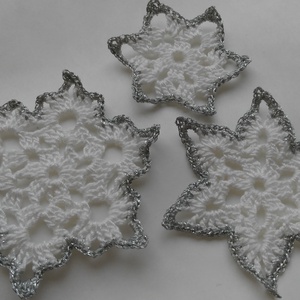 Horgolt hópihe díszek (3 db / csomag) - karácsony - karácsonyi lakásdekoráció - karácsonyfadíszek - Meska.hu