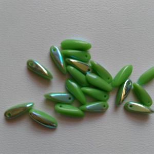 Cseh üveggyöngy szirom - 10x3,5mm - (egyik oldala fényes-színjátszós) - 20 db / csomag - zöld, Kellékek & szerszámok, Gyöngyfűzés kellékek, Üveggyöngy, , MESKA