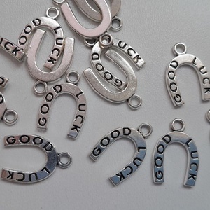 Fém medál - 17x12mm - patkó good luck - 10 db / csomag - antik ezüst szín, Kellékek & szerszámok, Ékszerkellék, Medál csomag, Ékszerkészítés, MESKA