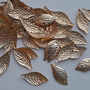 Vékony fém levél medál - 22x10mm - 10 db / csomag - világos arany szín, Kellékek & szerszámok, Ékszerkellék, Medál csomag, , MESKA