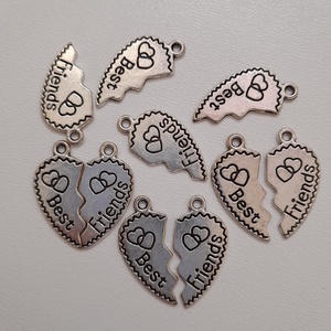 Fém medál - Best Friends szív, összeillesztve: 26x24mm - 5 pár / csomag - antik ezüst szín, Kellékek & szerszámok, Ékszerkellék, Medál csomag, , MESKA
