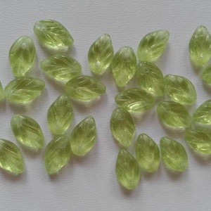 Cseh üveggyöngy levél - 11x7mm - zöld - 30 db / csomag, Kellékek & szerszámok, Gyöngyfűzés kellékek, Üveggyöngy, , MESKA
