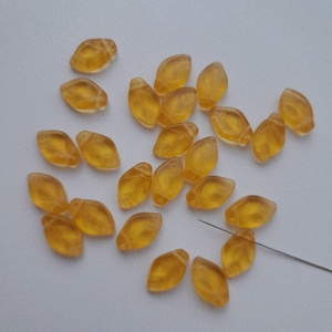 Cseh üveggyöngy levél - 12x8mm - 24 db / csomag - borostyánsárga, Kellékek & szerszámok, Gyöngyfűzés kellékek, Üveggyöngy, , MESKA