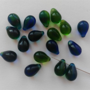 Cseh üveggyöngy csepp - 9x6 mm - kék-zöld - 25 db / csomag, Kellékek & szerszámok, Gyöngyfűzés kellékek, Üveggyöngy, , MESKA