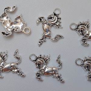 Fém medál - 32x24mm - ló - 10 db / csomag - antik ezüst szín, Kellékek & szerszámok, Ékszerkellék, Medál csomag, Ékszerkészítés, MESKA