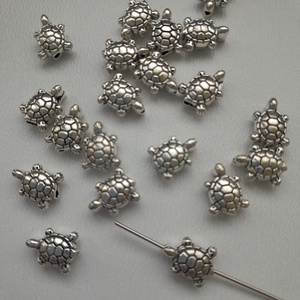 Fém medál, köztes - 10x8mm - teknősbéka - 10 db / csomag - antik ezüst szín, Kellékek & szerszámok, Ékszerkellék, Medál csomag, , MESKA