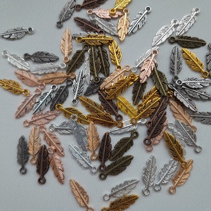 Fém medál - 15x5 mm - levél - vegyes szín, Kellékek & szerszámok, Gyöngyfűzés kellékek, Cabochon, , MESKA
